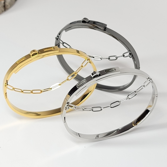 SueSue Jewelry - NEW 18K Gold Stainless Steel with Chain Bracelet